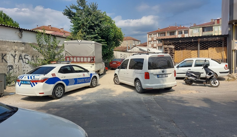 Yaya Kadına Kamyonet Çarptı: Sürücü Kaçtı, Vatandaş Takip Etti!