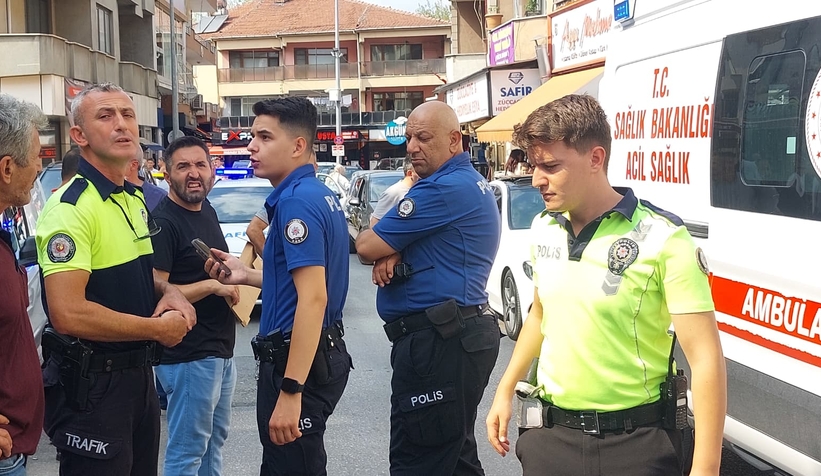 Yaya Kadına Kamyonet Çarptı: Sürücü Kaçtı, Vatandaş Takip Etti!