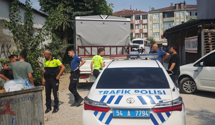 Yaya Kadına Kamyonet Çarptı: Sürücü Kaçtı, Vatandaş Takip Etti!