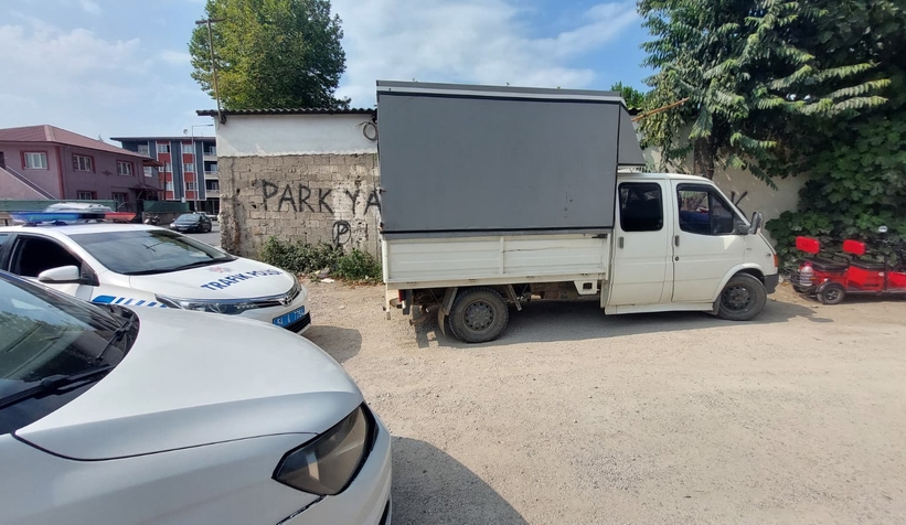 Yaya Kadına Kamyonet Çarptı: Sürücü Kaçtı, Vatandaş Takip Etti!