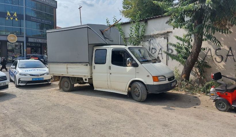 Yaya Kadına Kamyonet Çarptı: Sürücü Kaçtı, Vatandaş Takip Etti!