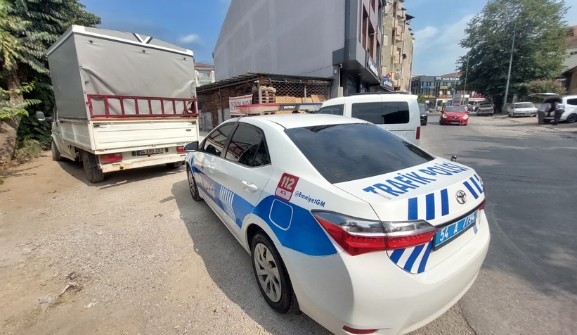 Yaya Kadına Kamyonet Çarptı: Sürücü Kaçtı, Vatandaş Takip Etti!