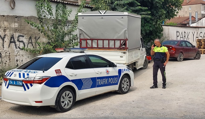 Yaya Kadına Kamyonet Çarptı: Sürücü Kaçtı, Vatandaş Takip Etti!