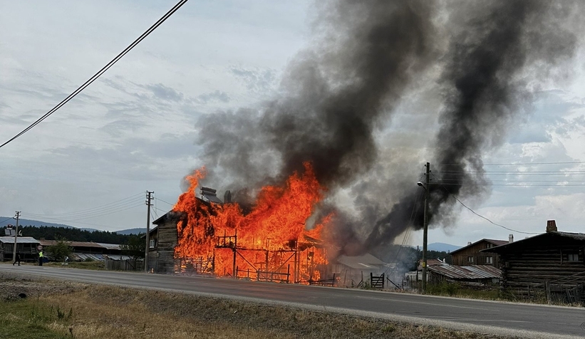 Yayla evi alev alev yandı