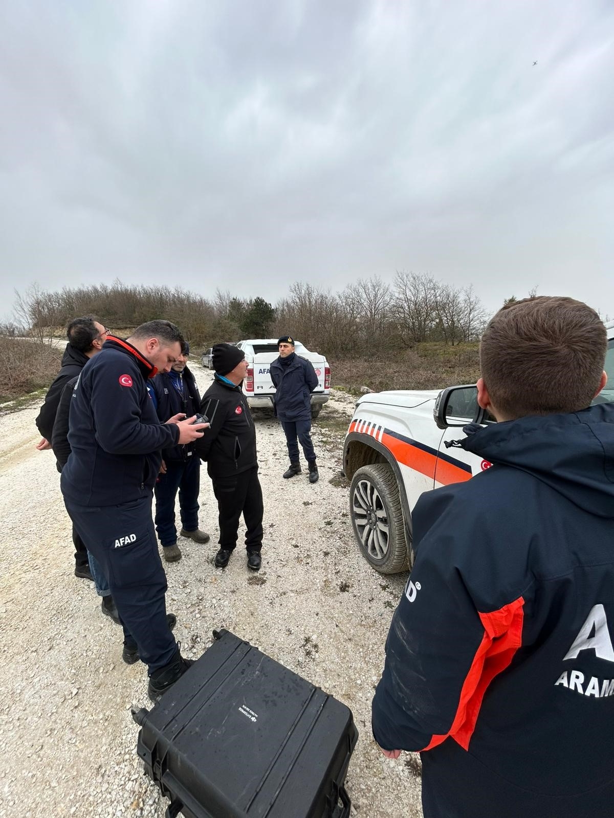 Yayladan dönmeyen yaşlı adamı bulmak için iz köpekleri ve dron devrede