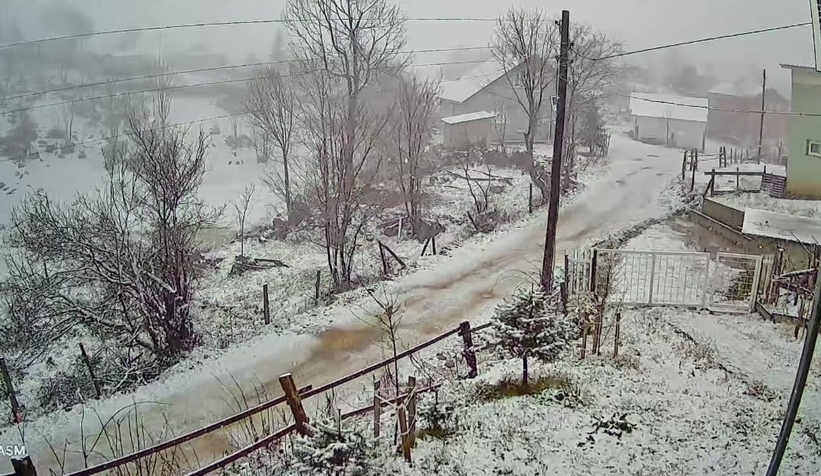 Yaylalar beyaza büründü