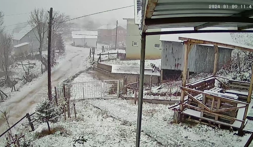 Yaylalar beyaza büründü