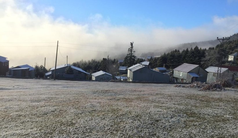 Yaylalara kar yağdı