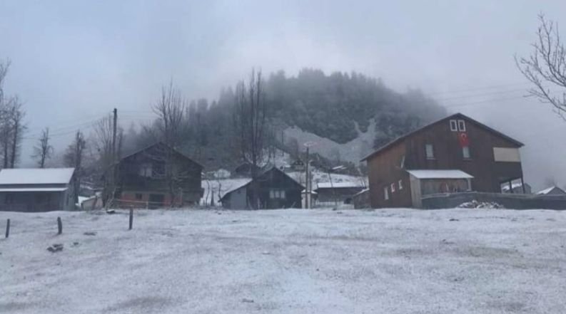 Yaylalara kar yağdı