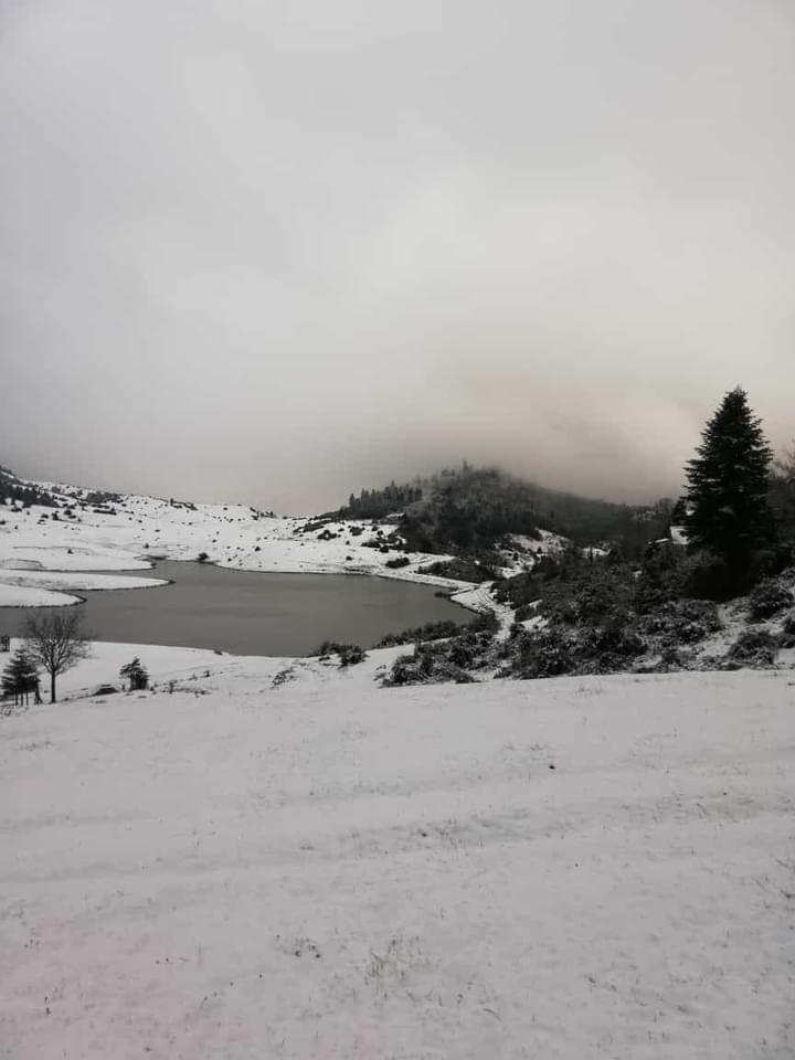 Yaylalara mevsimin ilk karı yağdı