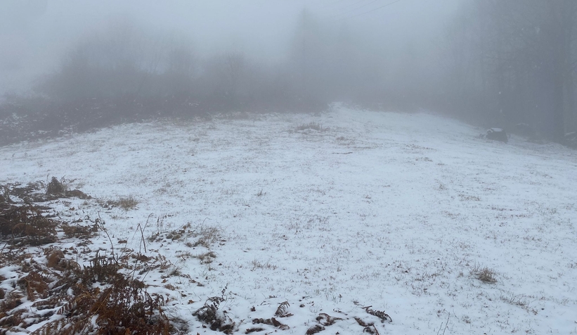 Yaylalara mevsimin ilk karı yağdı