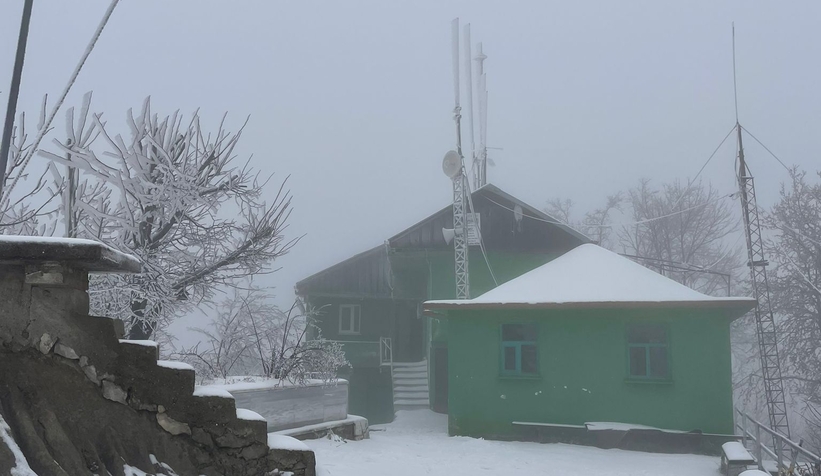 Yaylalara mevsimin ilk karı yağdı