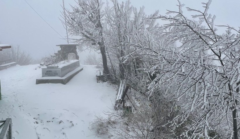 Yaylalara mevsimin ilk karı yağdı