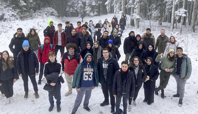 Yaylaları kar yürüyüşü ile keşfettiler