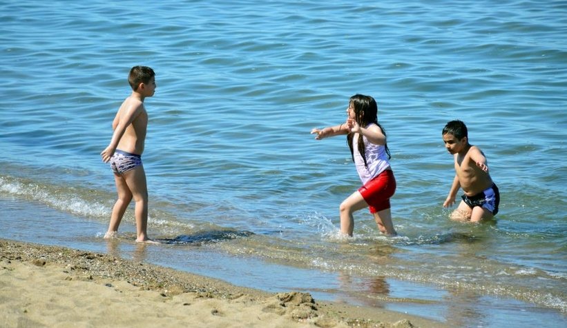 Yaz sezonu açıldı; Sahile akın ettiler