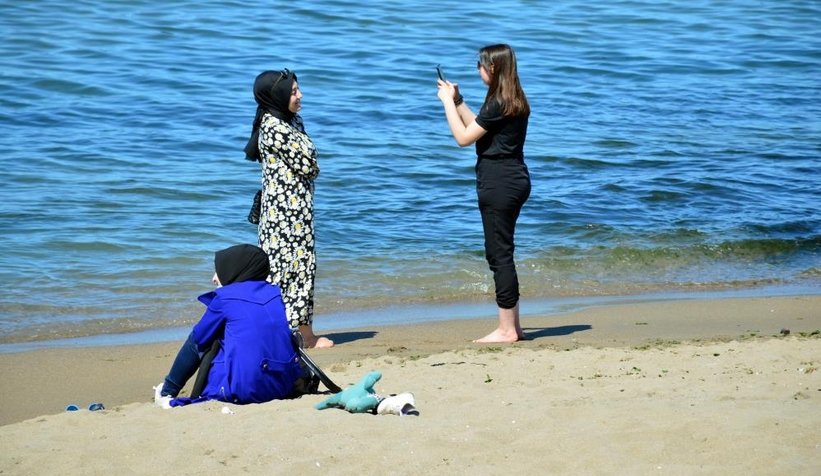 Yaz sezonu açıldı; Sahile akın ettiler