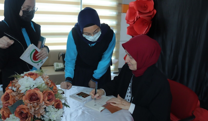 Yazar Rabia Christine Brodbeck'den imza günü