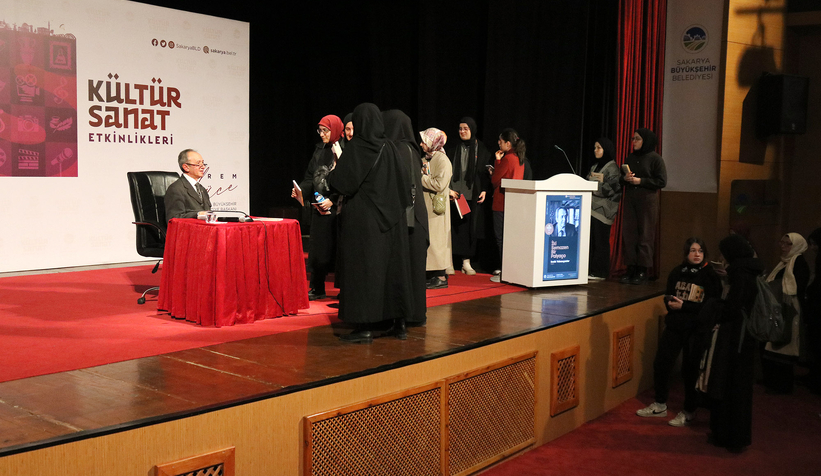 Yazar Yalsızuçanlar Sakaryalı okurlarıyla buluştu