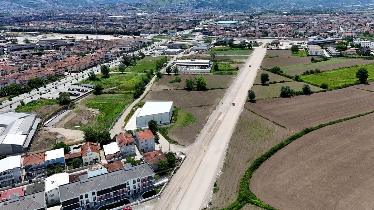Yazlık Kavşağı’nın trafik yükünü azaltacak yeni koridorda sona gelindi