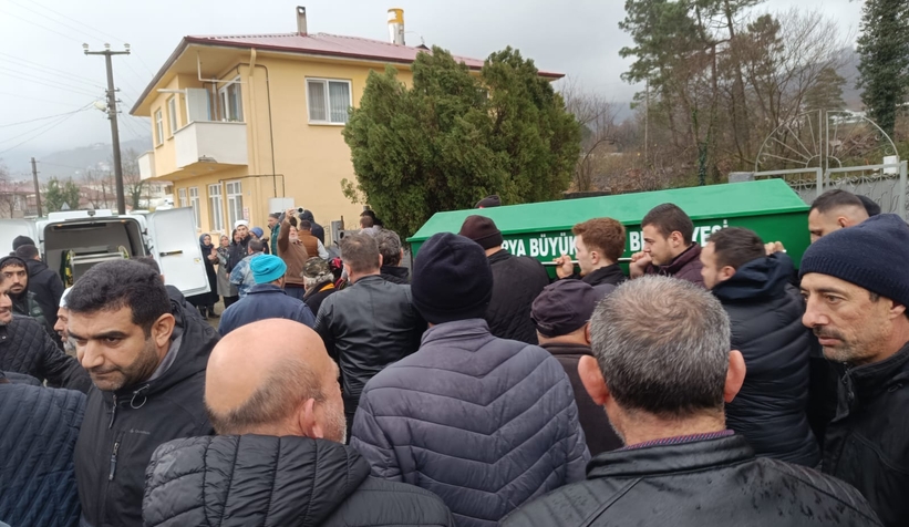 Yemek sırasında fenalaşmıştı genç adam toprağa verildi