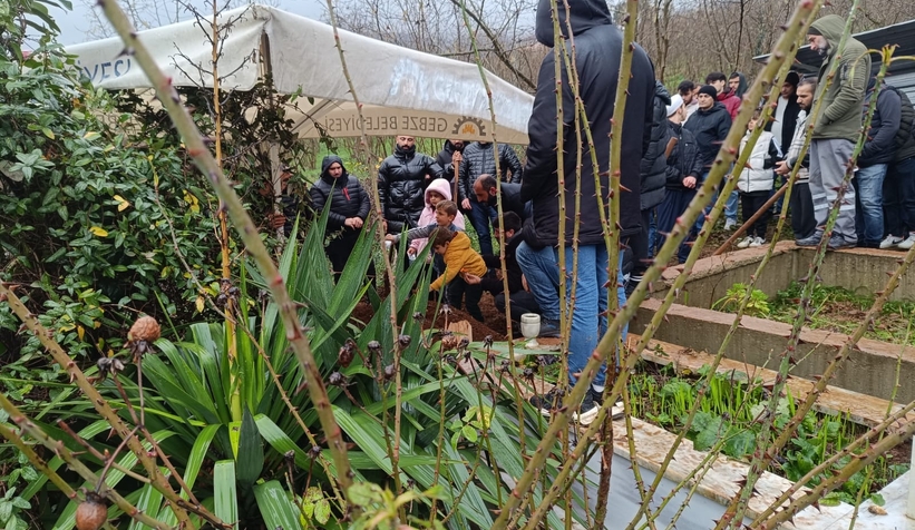Yemek sırasında fenalaşmıştı genç adam toprağa verildi