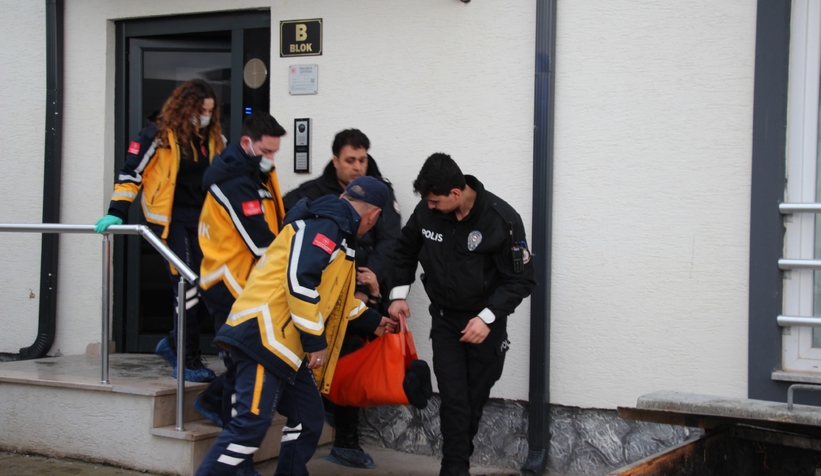 Yemek yerken bayılan karı koca hastaneye kaldırıldı