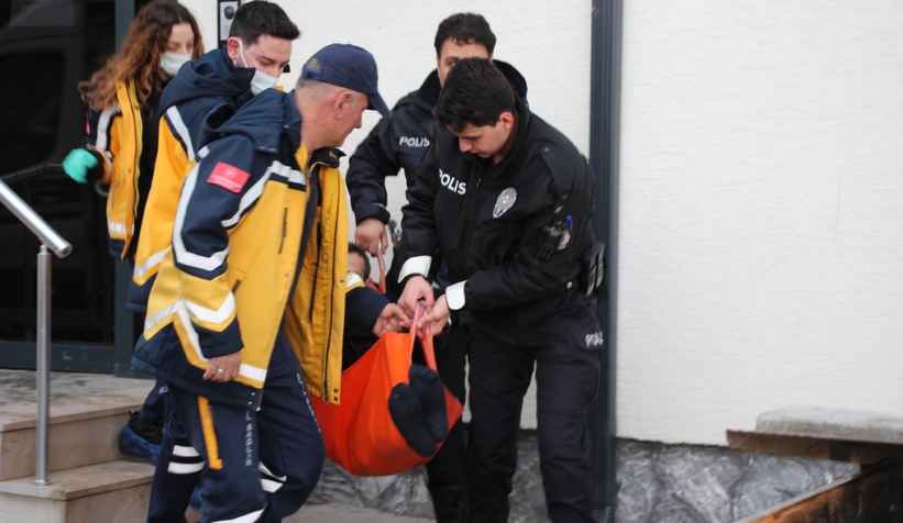 Yemek yerken bayılan karı koca hastaneye kaldırıldı