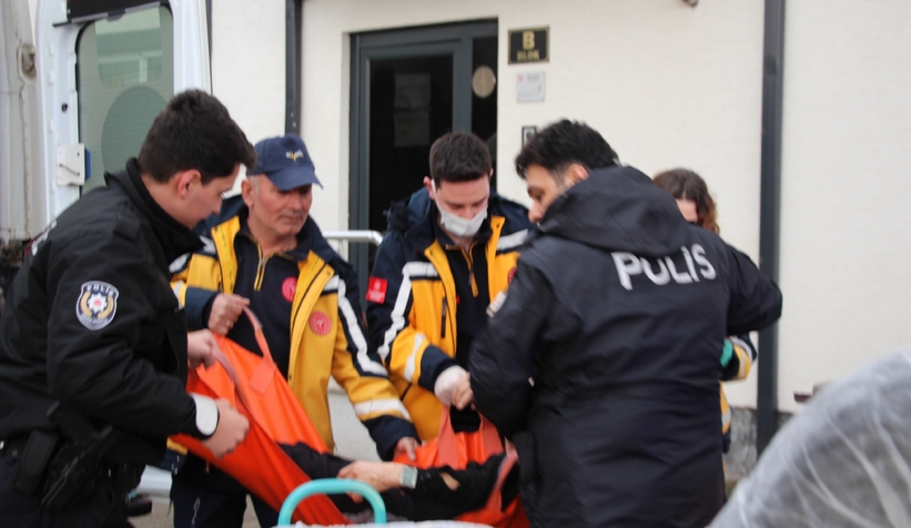 Yemek yerken bayılan karı koca hastaneye kaldırıldı