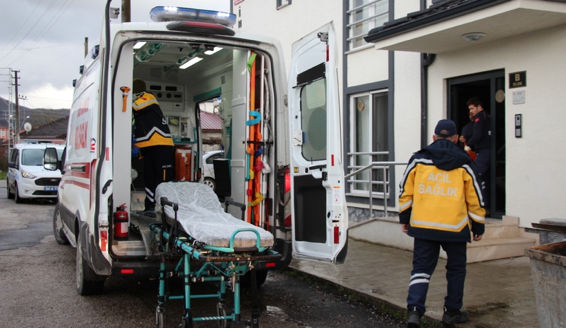 Yemek yerken bayılan karı koca hastaneye kaldırıldı