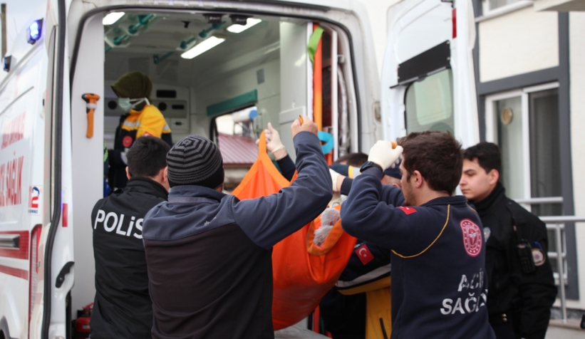 Yemek yerken bayılan karı koca hastaneye kaldırıldı