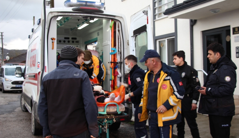 Yemek yerken bayılan karı koca hastaneye kaldırıldı