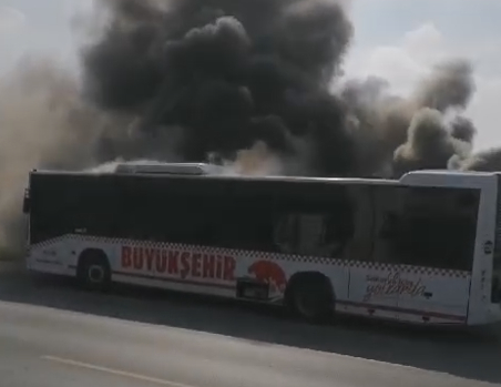 yeni-otobus-yanmisti-harekete-gecildim3jfum9huh