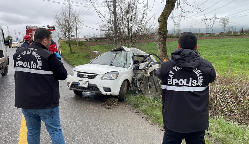 yenikent-yolunda-otomobil-agaca-carpti-surucu-olduv010dtbkew