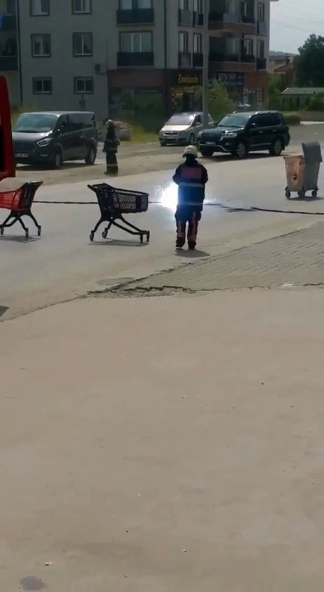 yere-dusen-elektrik-kablosu-panik-yasattisld2euzumi