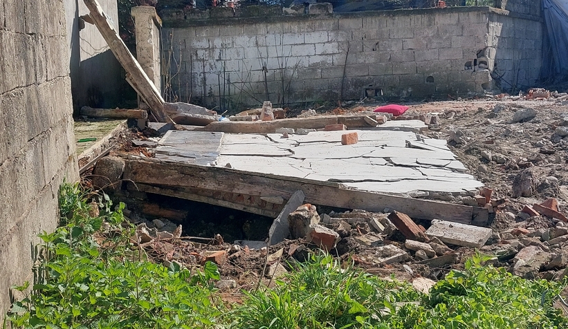 Yıkılan duvarın altında kalarak hayatını kaybetti