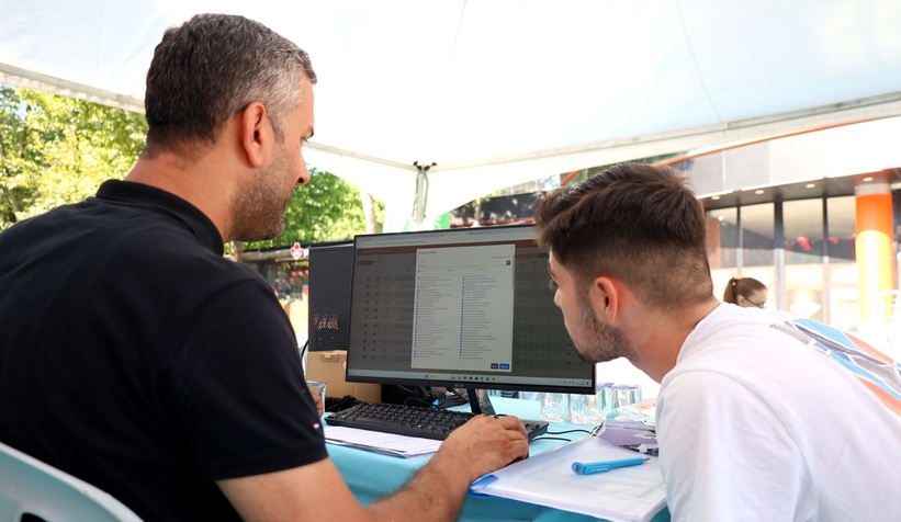 YKS Tercih Desteği AKM Önünde Başlıyor: Sakarya Büyükşehir’den Ücretsiz Danışmanlık Hizmeti