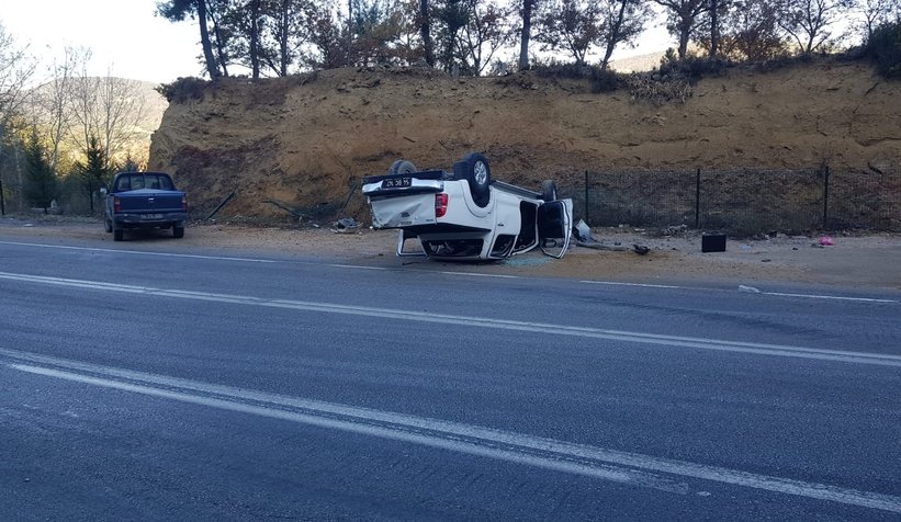 Yol buz pistine döndü; 3 yaralı