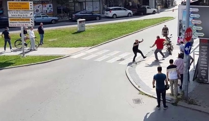 Yol verme kavgasında satırla dehşet saçtı