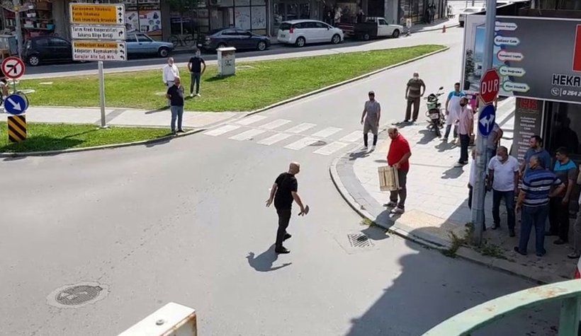 Yol verme kavgasında satırla dehşet saçtı