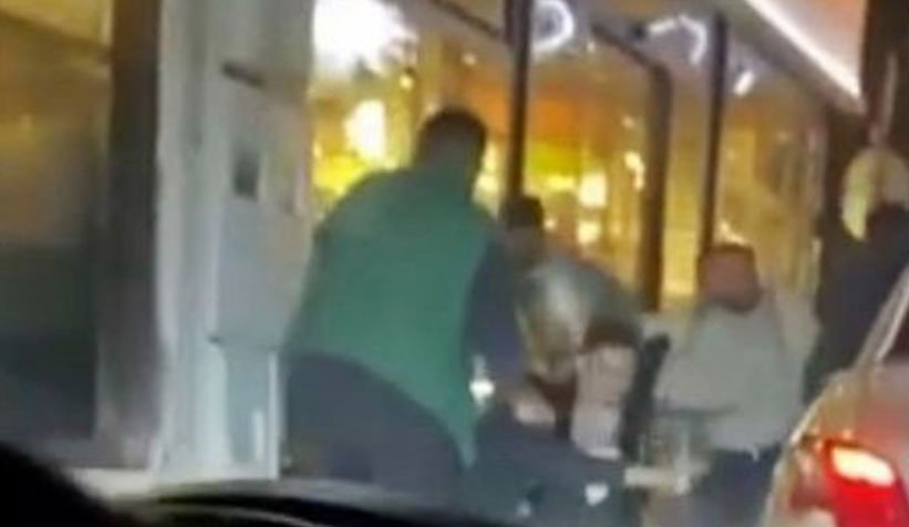 Yol verme kavgasında yumruklar havada uçuştu