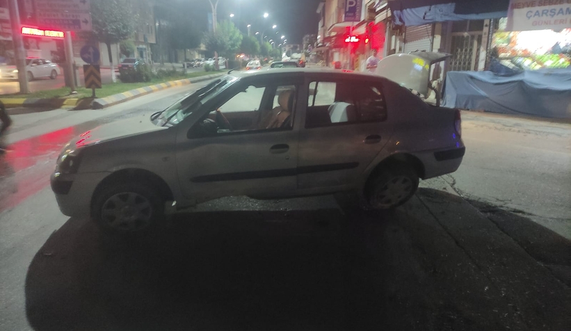 Yola akan suda kayıp böyle kaza yaptılar