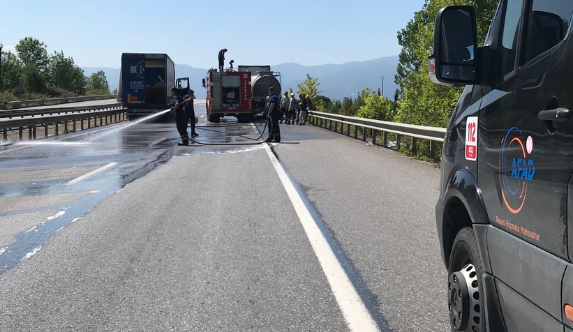 Yola dökülen asit ekipleri alarma geçirdi