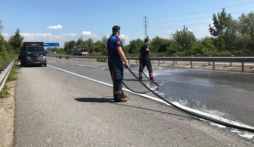 Yola dökülen asit ekipleri alarma geçirdi