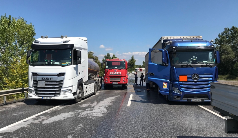 Yola dökülen asit ekipleri alarma geçirdi