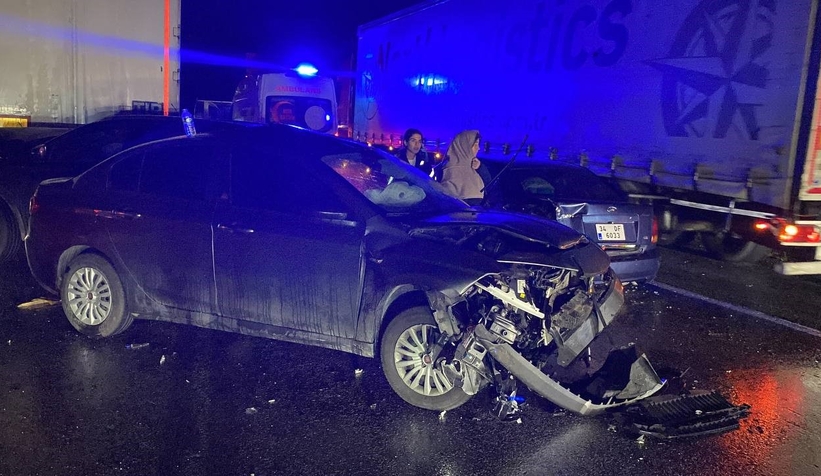 Yola dökülen mazot faciaya yol açtı: 26 araç birbirine girdi