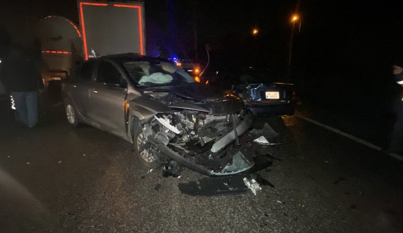 Yola dökülen mazot faciaya yol açtı: 26 araç birbirine girdi