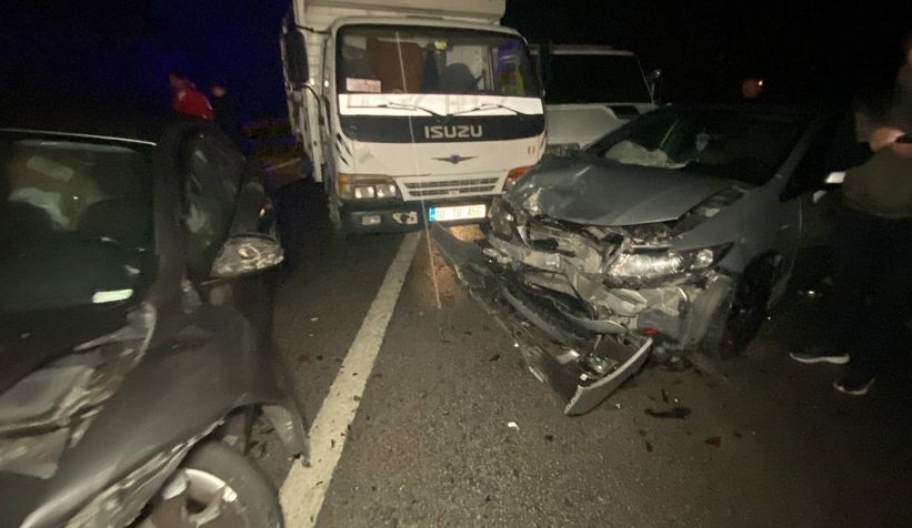 Yola dökülen mazot faciaya yol açtı: 26 araç birbirine girdi