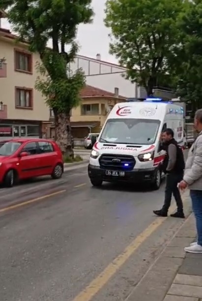 yola-dokulen-sivi-kazaya-neden-oldu-motosikletli-yaralandink8rvxhste