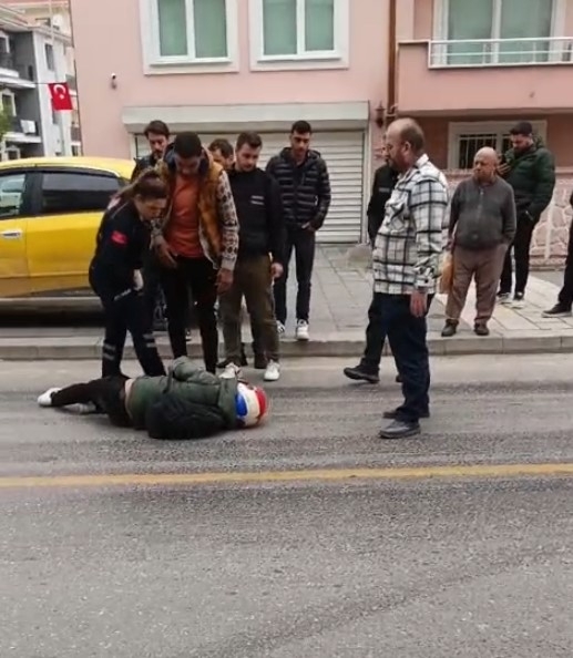 yola-dokulen-sivi-kazaya-neden-oldu-motosikletli-yaralandink8rvxhste