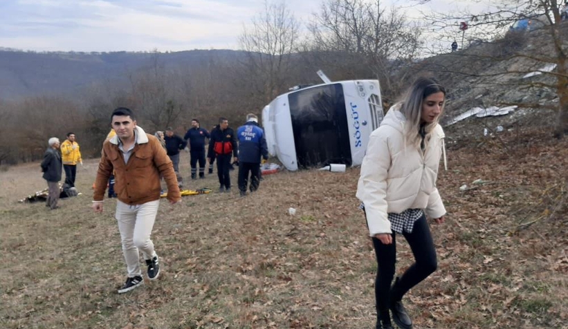 yolcu-midibusu-sarole-devrildi-7-yaralir1fkq0pddw